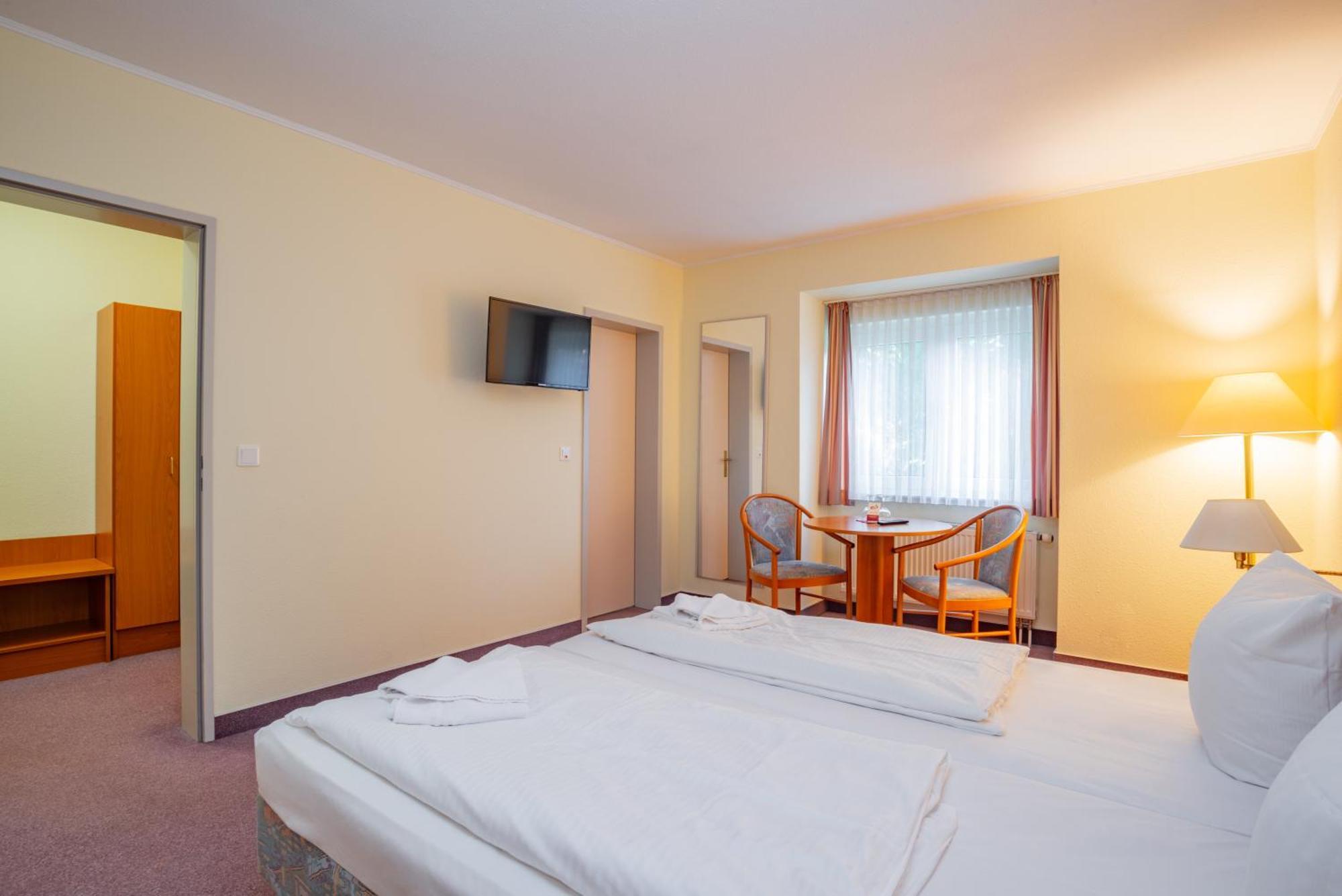 Waldhotel Schoeneiche -Self Check-In- Экстерьер фото