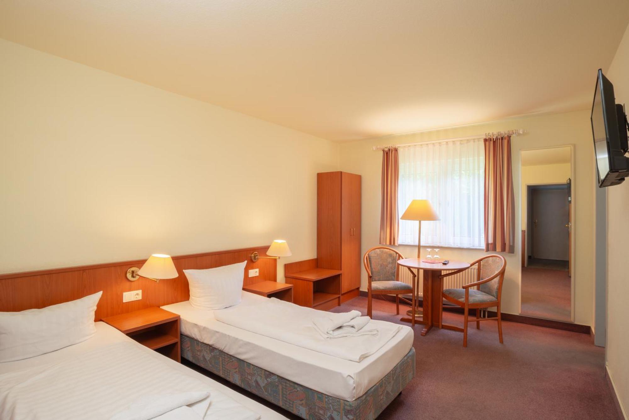 Waldhotel Schoeneiche -Self Check-In- Экстерьер фото