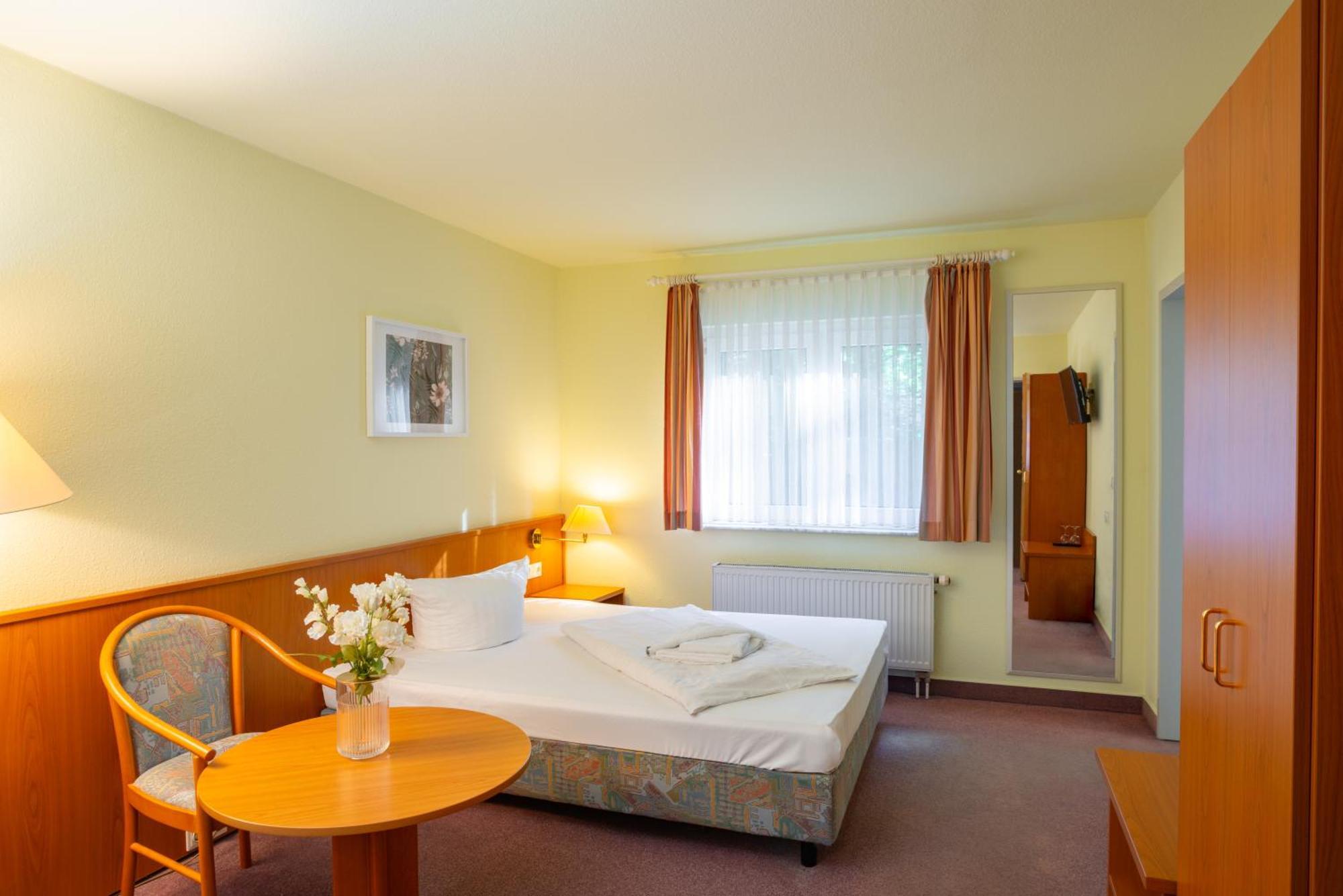 Waldhotel Schoeneiche -Self Check-In- Экстерьер фото