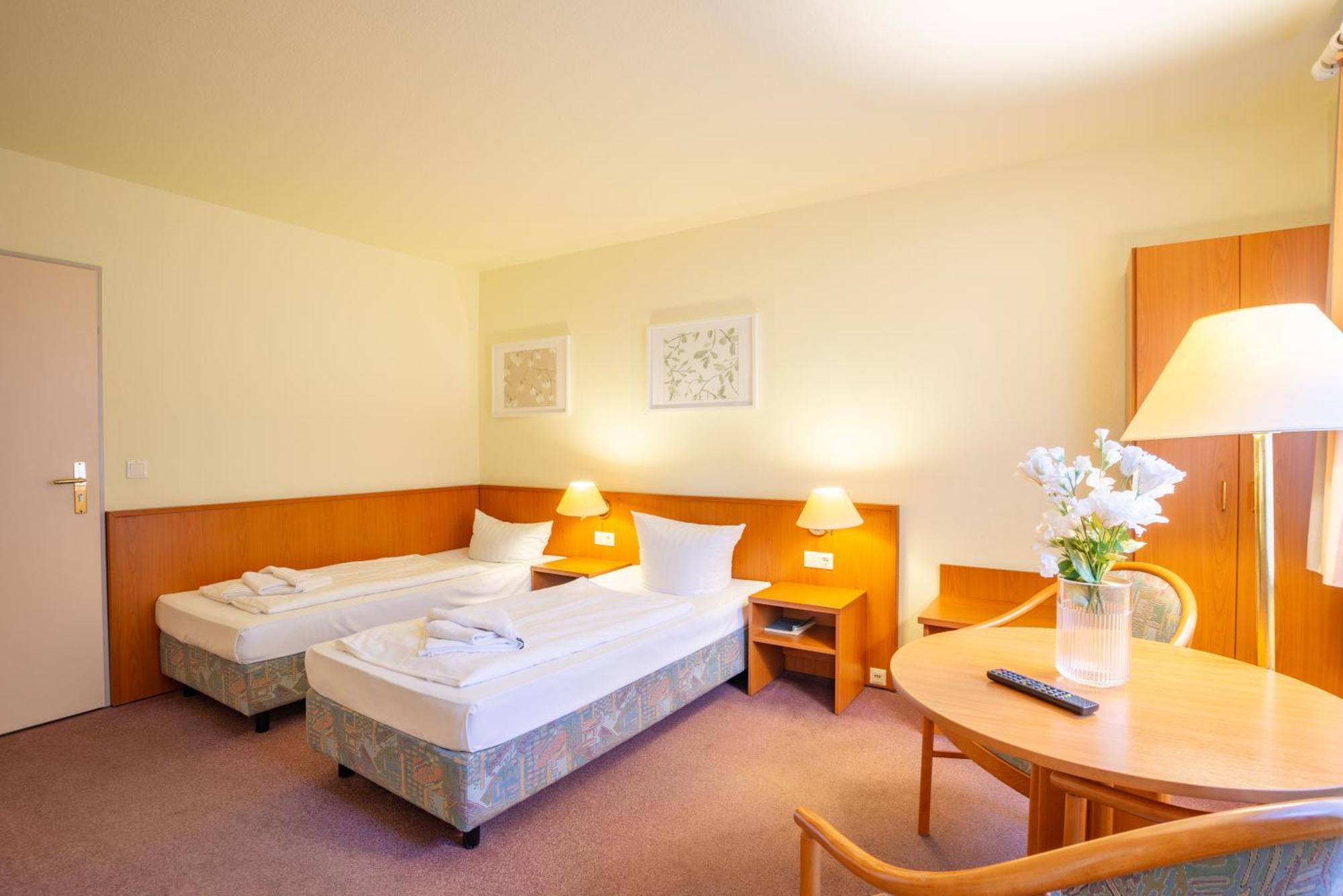 Waldhotel Schoeneiche -Self Check-In- Экстерьер фото