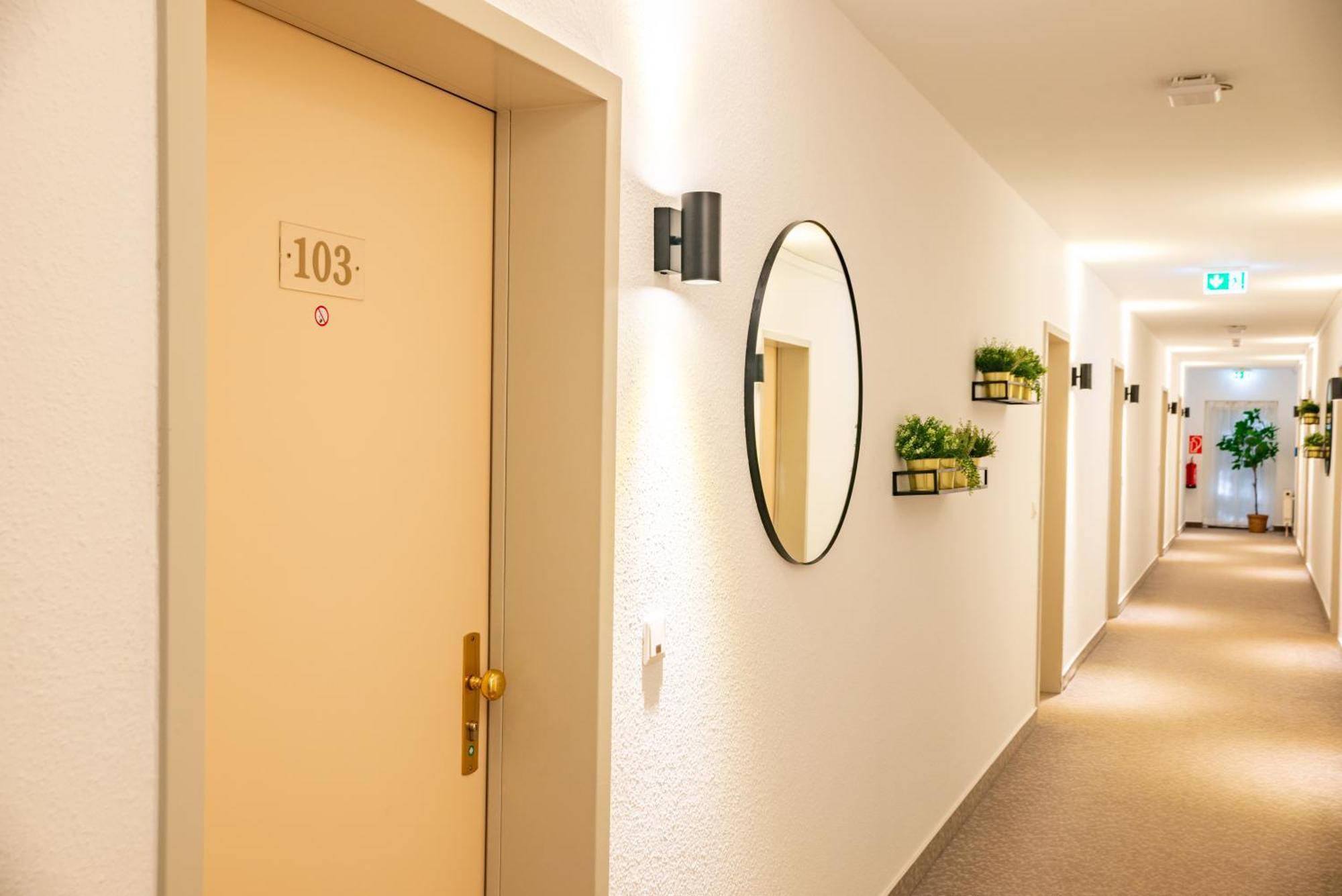 Waldhotel Schoeneiche -Self Check-In- Экстерьер фото